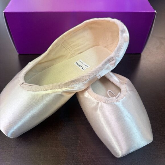 Russian Pointe Shoes - Russian Pointe - Rubin Draw & Rubin V-Cut